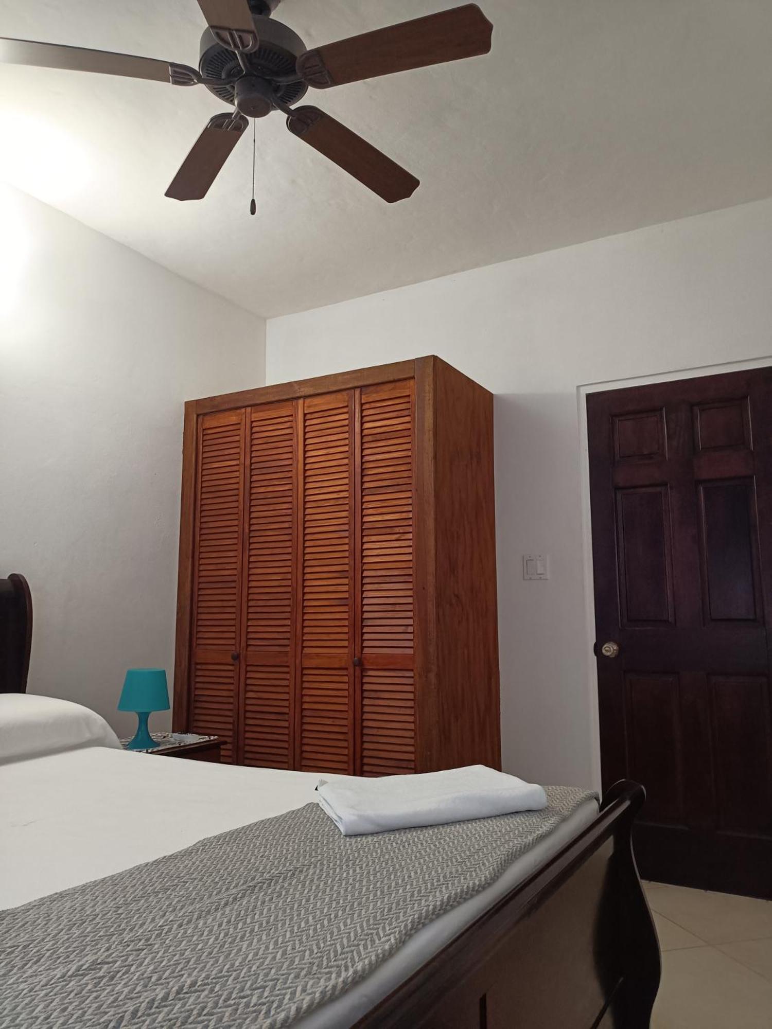 Holiday Home Belvedere Dickenson Bay Quarto foto